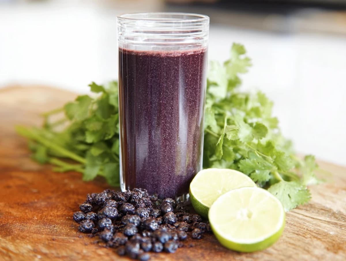 heavy metal detox smoothie in jar with fresh ingredients