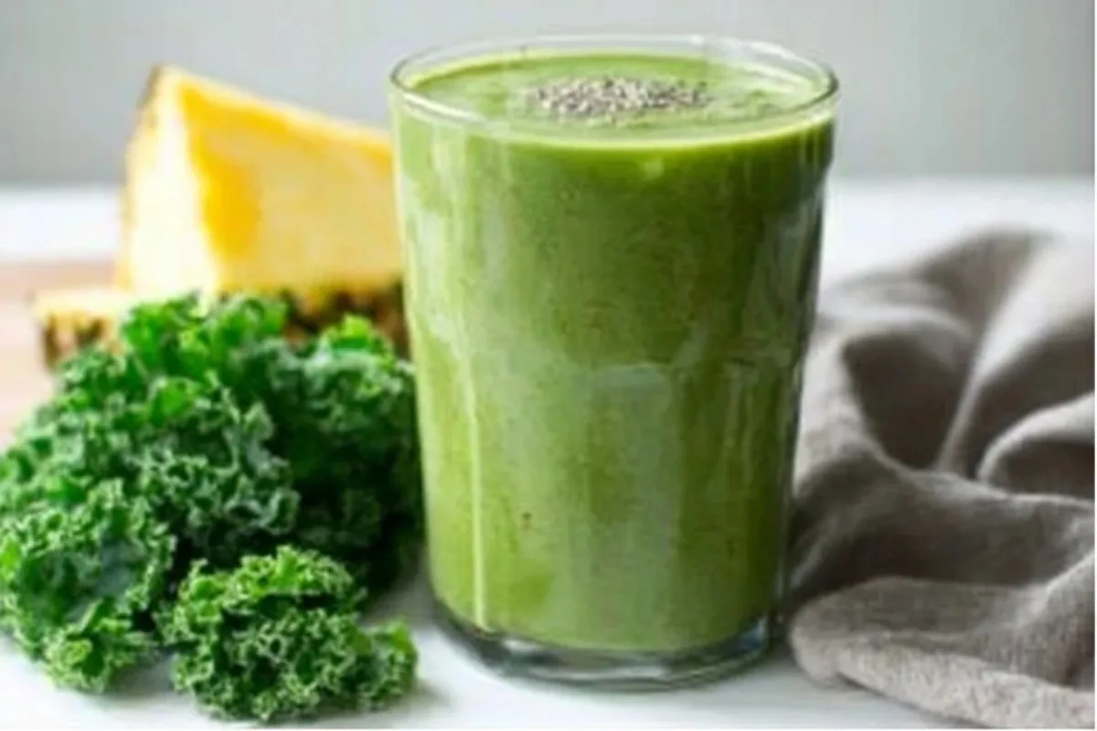 pregnancy green smoothie with banana and kale